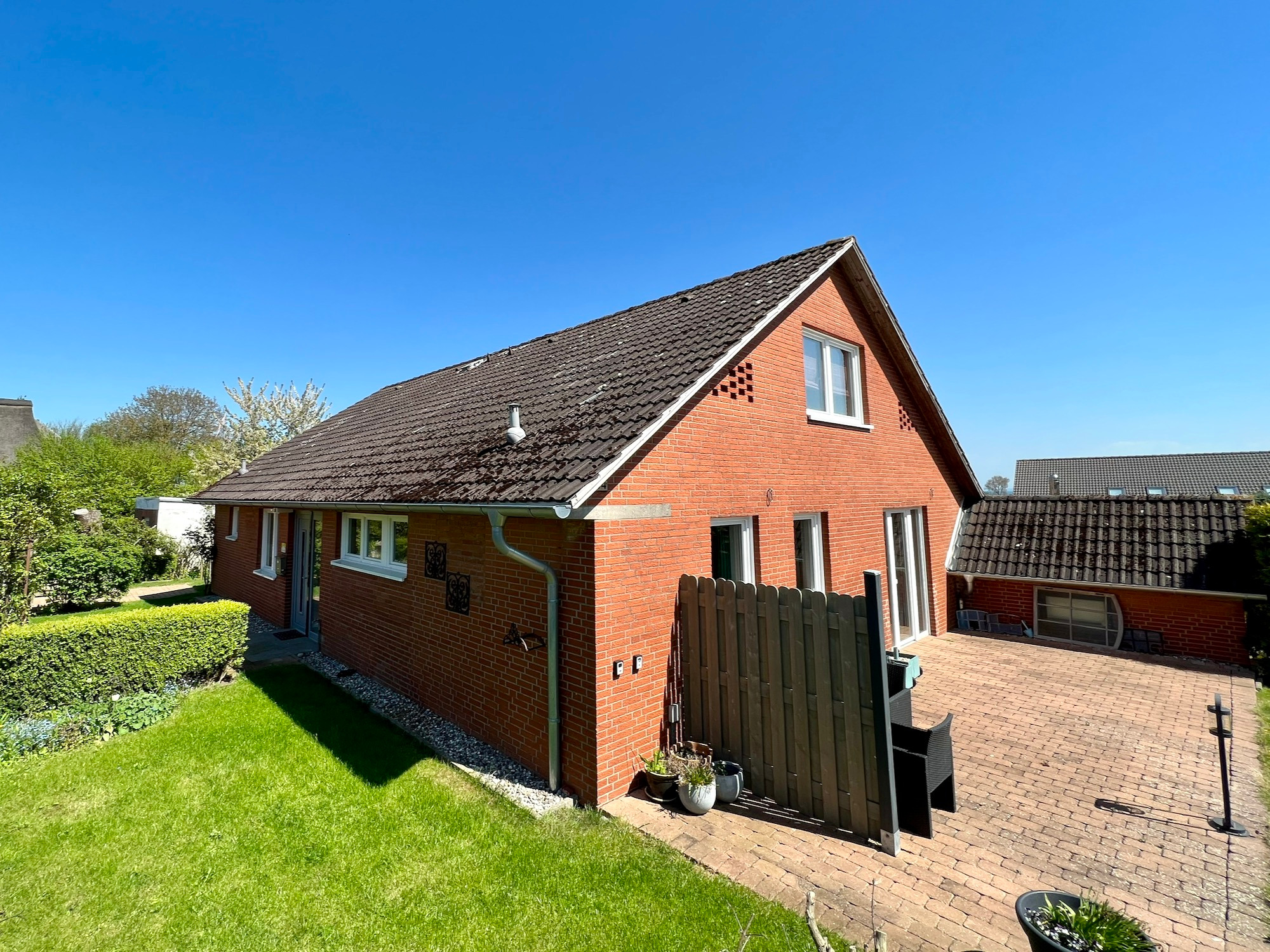 Wohn- und Ferienhaus mit 3 Wohneinheiten in Strandnähe